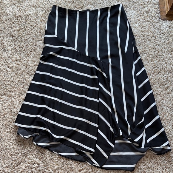 Who What Wear Asymmetrical Black and White Skirt - Picture 3 of 8